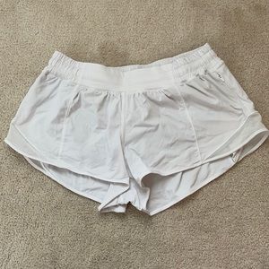 Lululemon Hotty Hot Low Rise Short 2.5”
